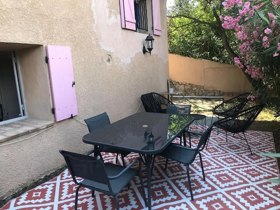 Charmant Studio Avec Jardin location